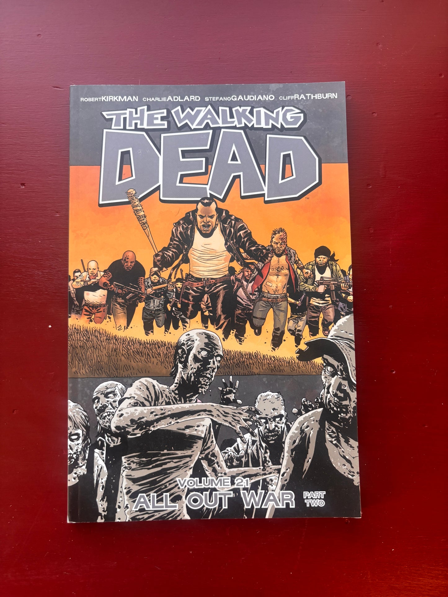 The Walking Dead Vol. 21 : All Out War by Robert Kirkman (2001, Trade Paperback)