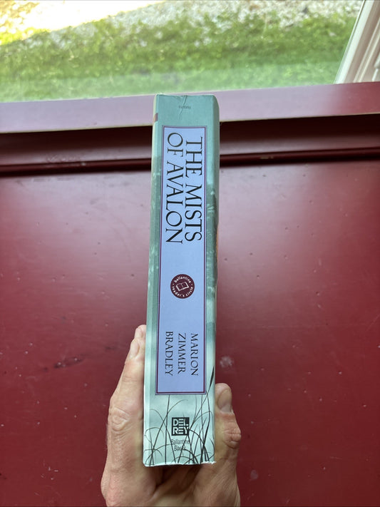 The Mists of Avalon : A Novel by Marion Zimmer Bradley (1987, Trade paperback)