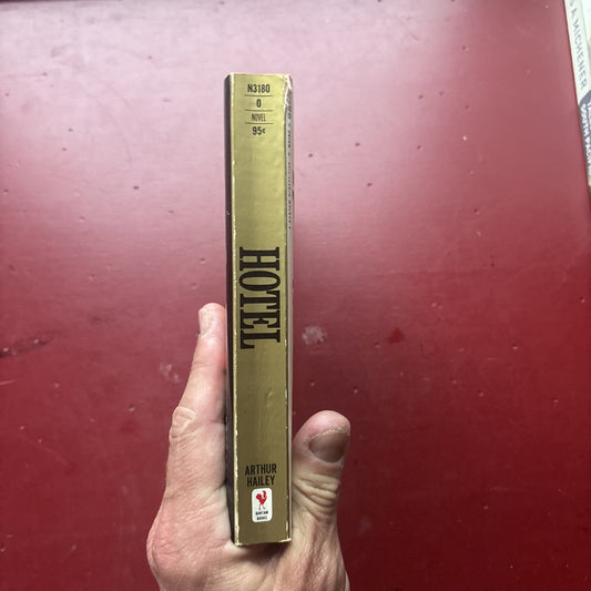 HOTEL by Arthur Hailey (1966, Bantam,Paperback)