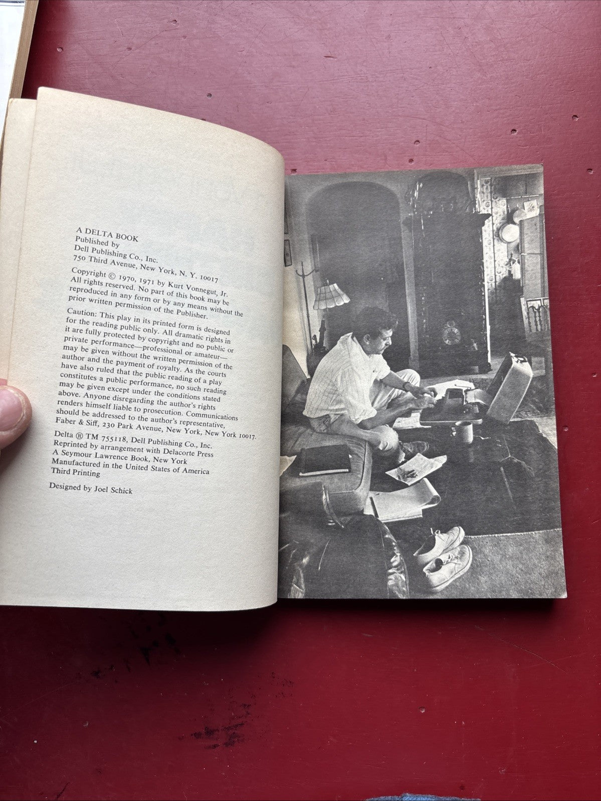 Kurt Vonnegut, Jr. HAPPY BIRTHDAY WANDA JUNE 1971 Delta 3rd Printing