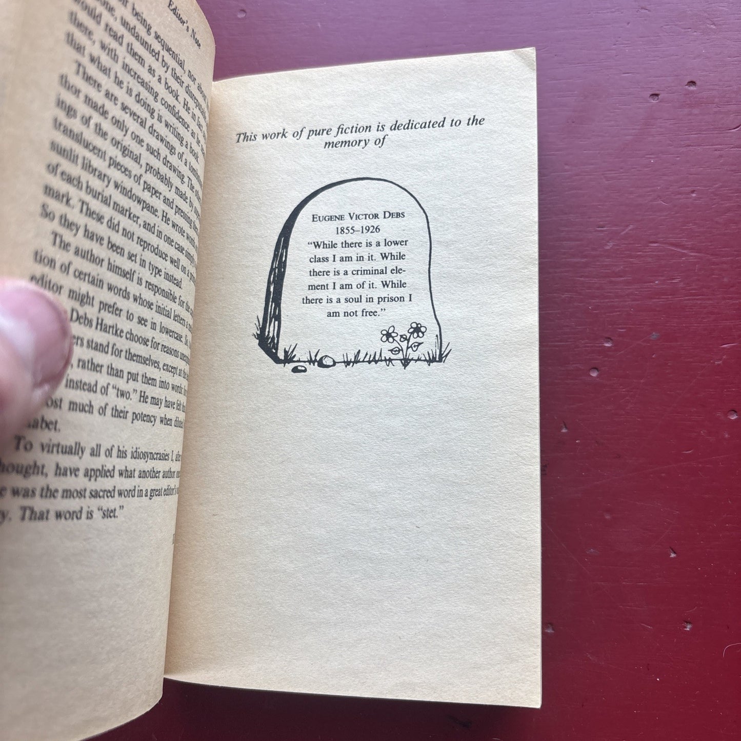 HOCUS POCUS Kurt Vonnegut New York Times Bestseller Paperback Book Comedy Satire