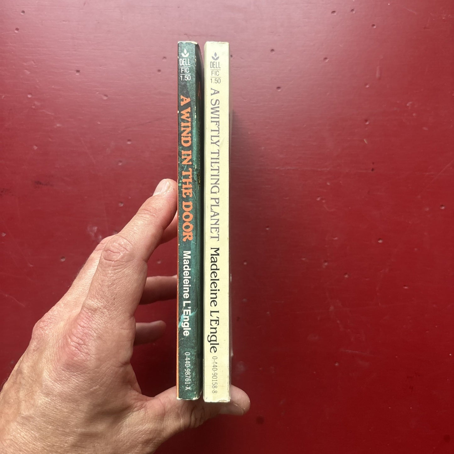 Wrinkle in Time Madeleine L'Engle Dell Wind In The Door Swiftly Tilting Planet