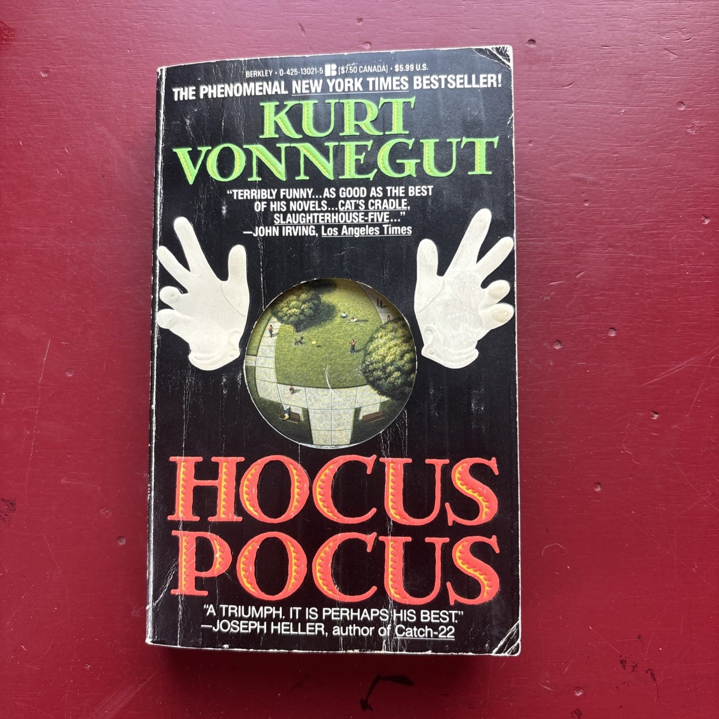 HOCUS POCUS Kurt Vonnegut New York Times Bestseller Paperback Book Comedy Satire