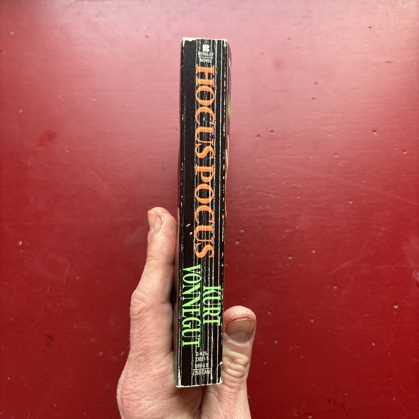 HOCUS POCUS Kurt Vonnegut New York Times Bestseller Paperback Book Comedy Satire