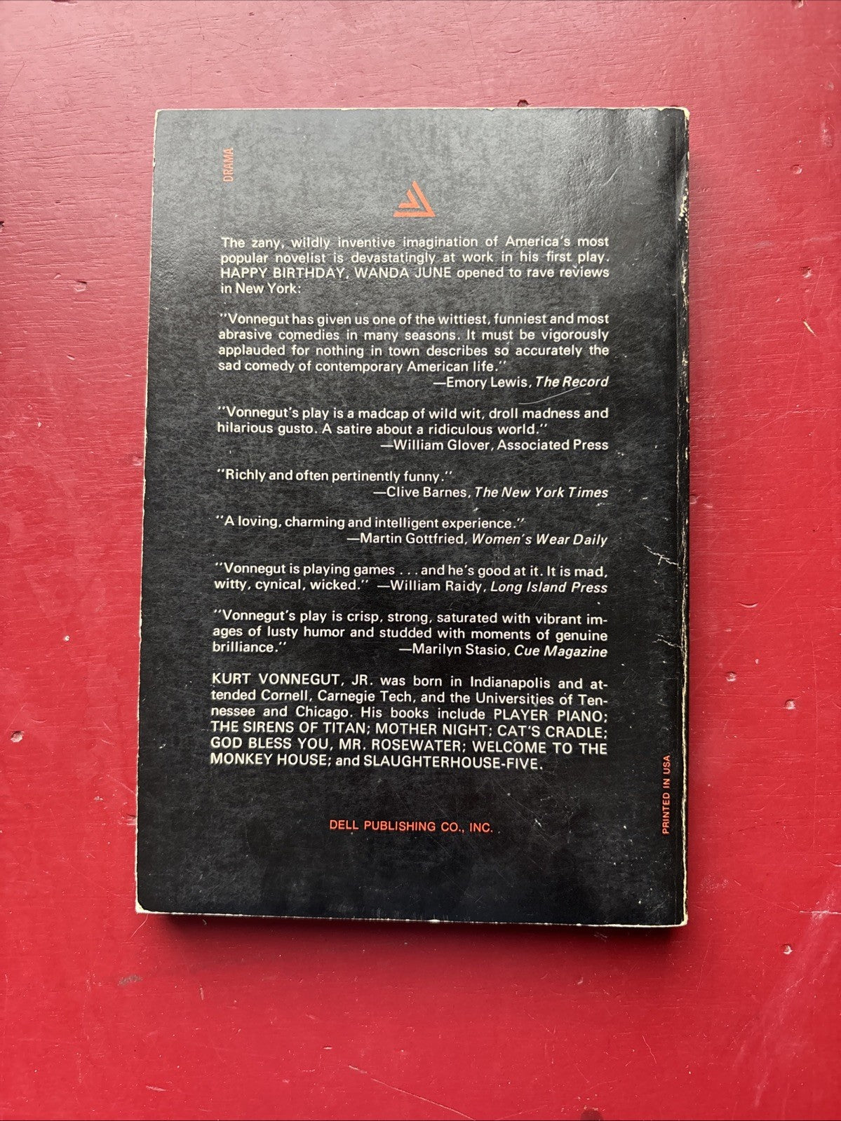 Kurt Vonnegut, Jr. HAPPY BIRTHDAY WANDA JUNE 1971 Delta 3rd Printing